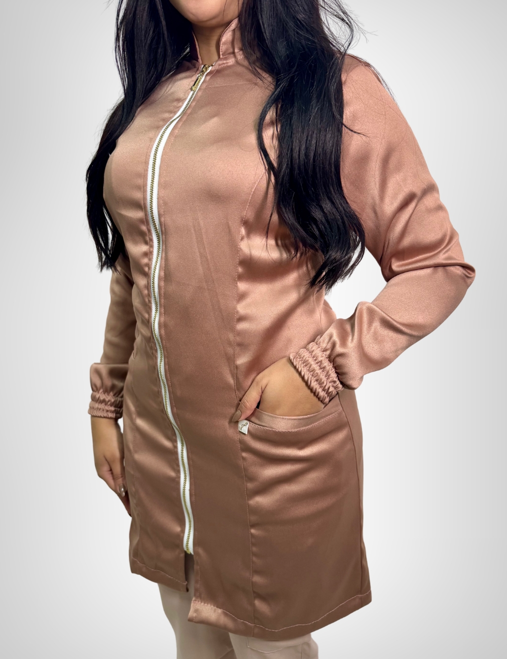 Jaleco Feminino Lidi Acetinado com Punho Jogger – Nude
